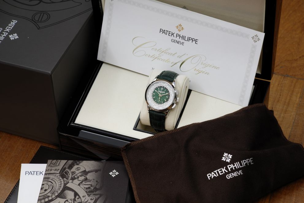 Patek Philippe World Time Flyback Chronograph Ref. 5930P Platinum green dial full set 2022