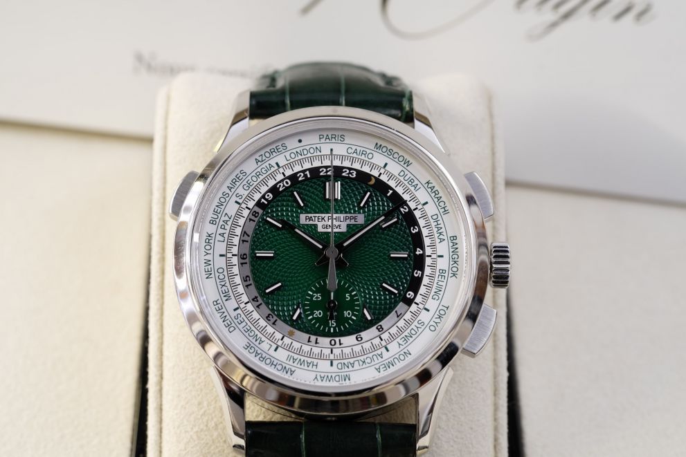 Patek Philippe World Time Flyback Chronograph Ref. 5930P Platinum green dial full set 2022