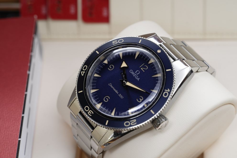 Omega Seamaster 300 Co-Axial Master Chronometer Blue b/p full set