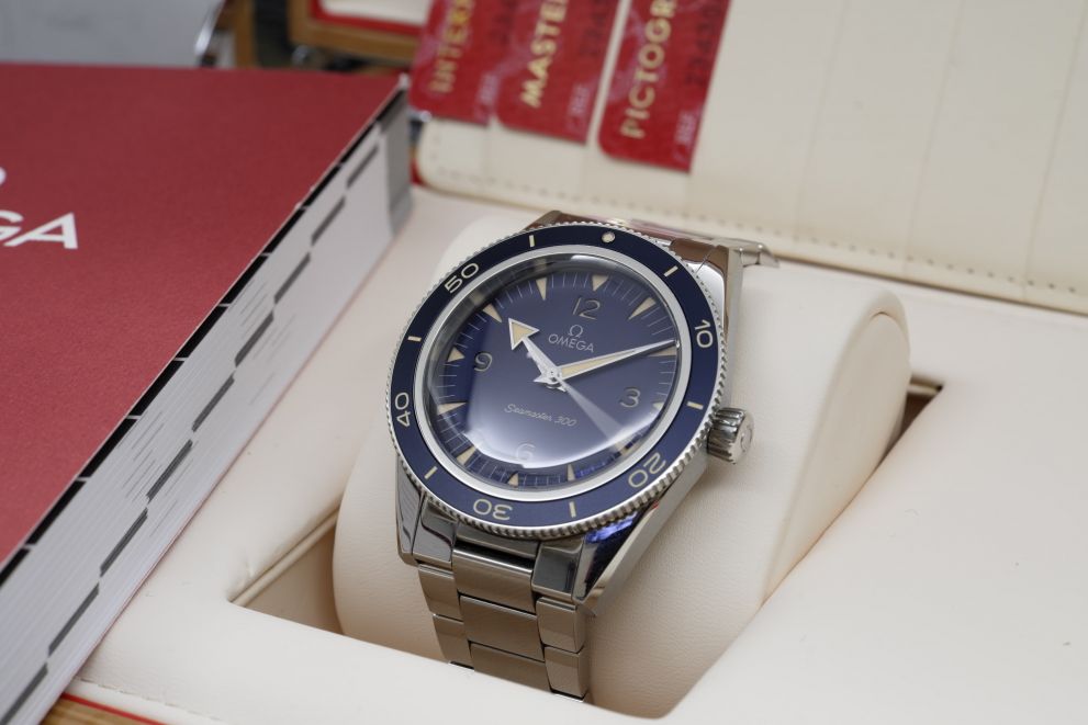 Omega Seamaster 300 Co-Axial Master Chronometer Blue b/p full set