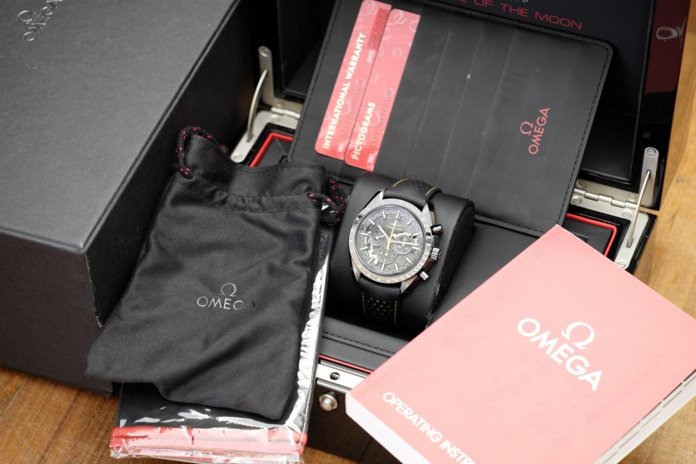 Omega Speedmaster Dark Side Of The Moon NEW Full set b/p