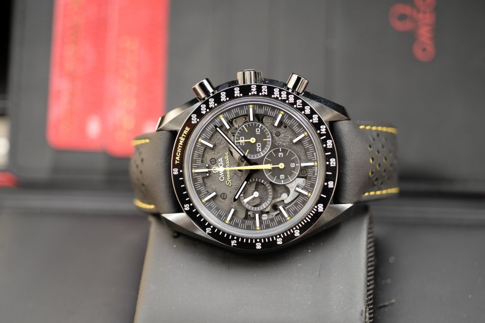 Omega Speedmaster Dark Side Of The Moon NEW Full set b/p