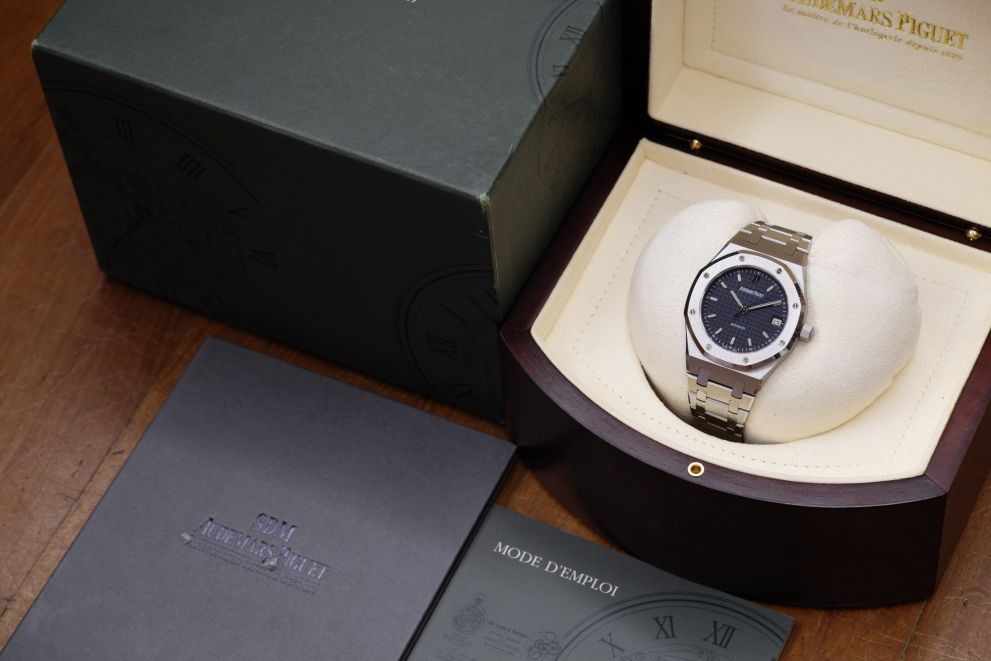 Audemars Piguet Royal Oak Ref. 14790st 37mm blue top conditions with box and service AP