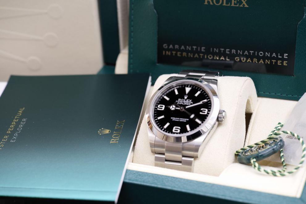 Rolex Explorer 40mm Full set b/p Mint conditions