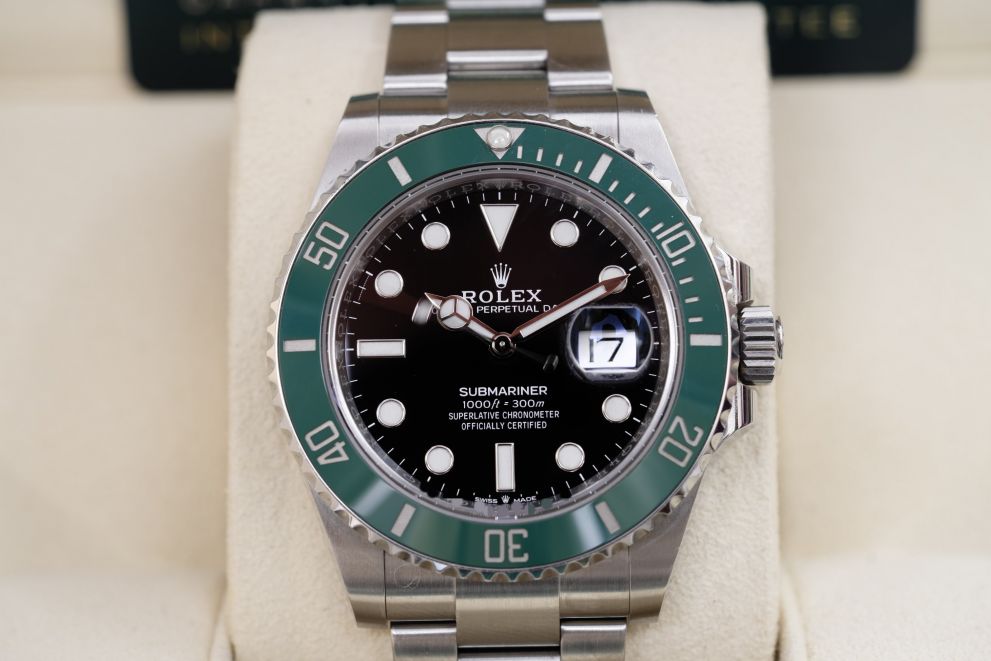 Rolex Submariner Date "Starbucks" Ref. 126610LV Box & papers Full set