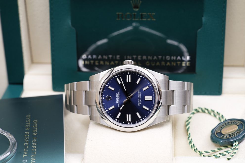 Rolex Oyster Perpetual 41 Ref. 124300 Blue Soleil dial Full set b/p Like mint